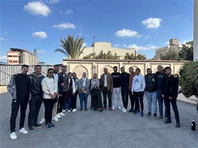 صورة جماعية لطلاب خلال زيارة Chemical Seed Company 1